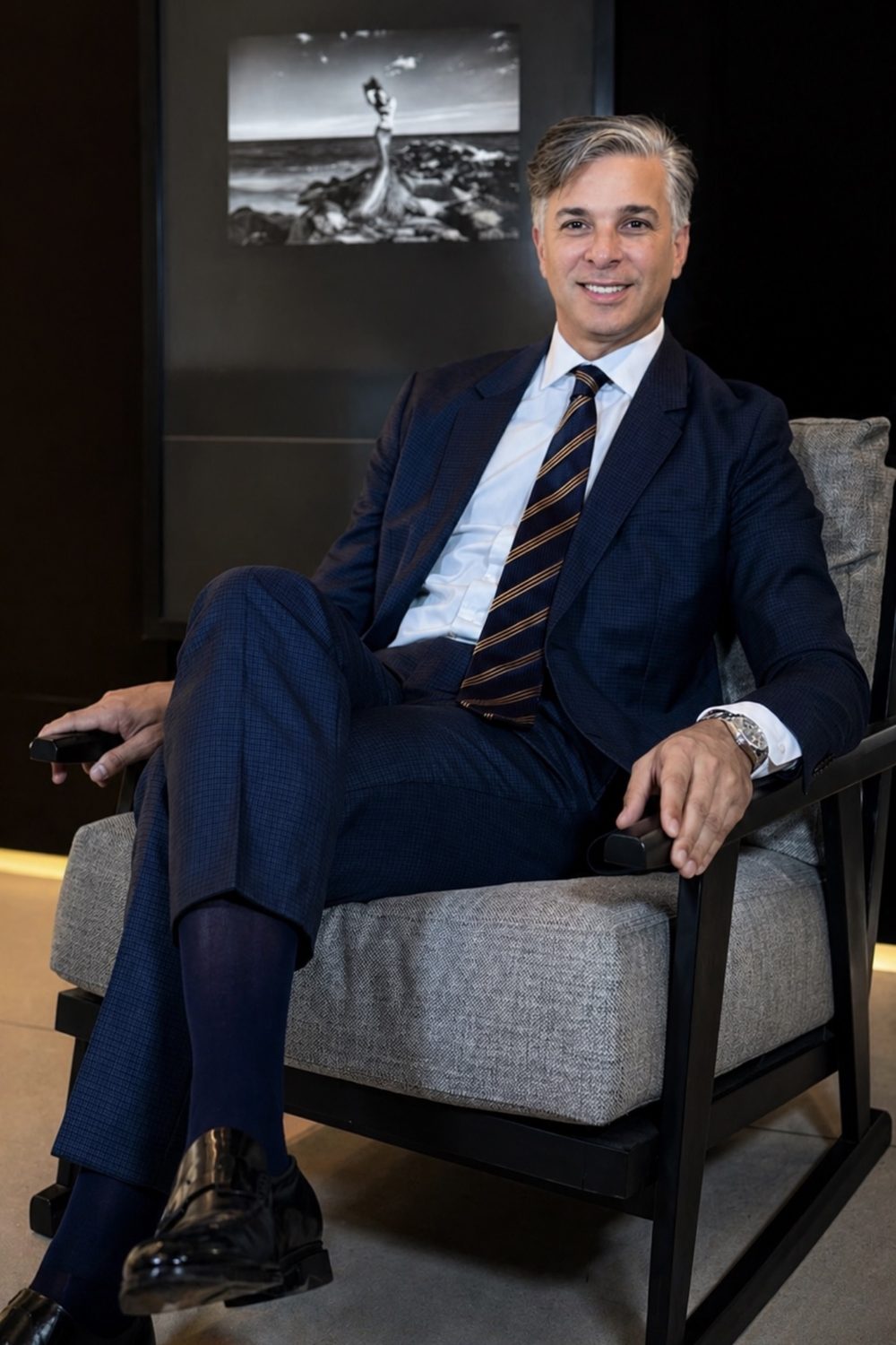 Dr. Juan Manuel Serén en su consultorio de Recoleta
